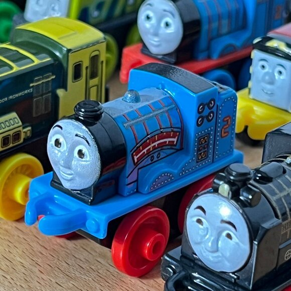 Thomas & Friends Toy Trains MINIS Mixed Train Lot - Picture 6 of 6